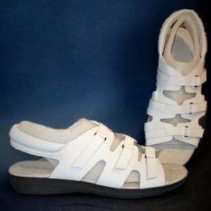 Easy Street Women's Rae Casual Sandal in White Size 11 Wide